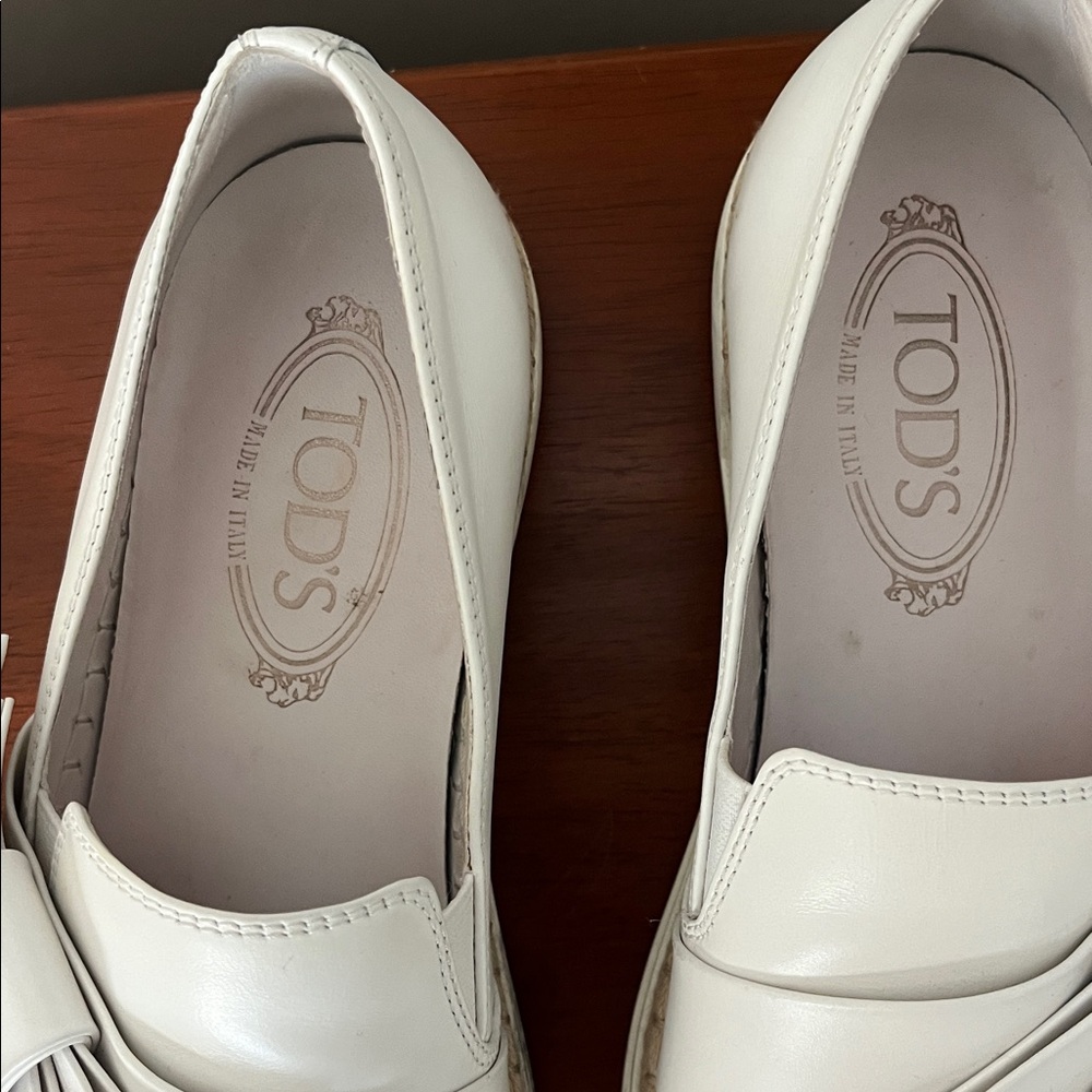 Tod's Women's Off-White Loafers with Bow Detail size 40 - Picture 2 of 5